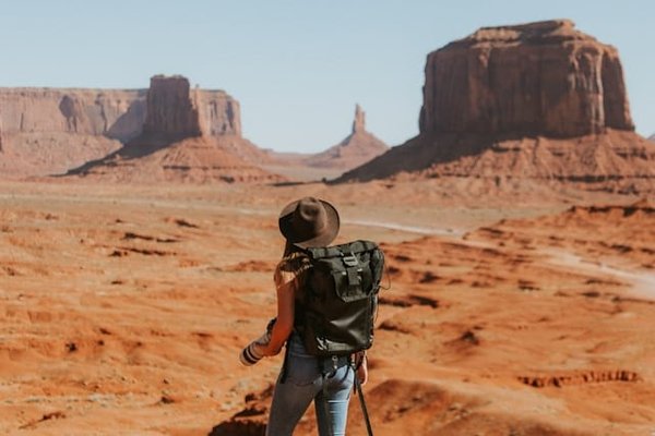 Guide ultime pour un voyage en solo réussi pour les femmes aventurières
