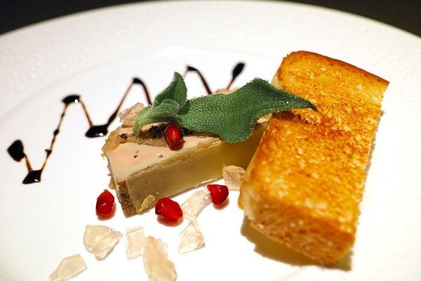 Les Secrets de la Gastronomie: Comment Réaliser un Foie Gras Maison d'Exception?