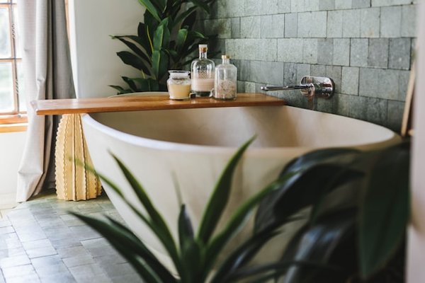 Guide facile pour installer une baignoire balnéo chez soi